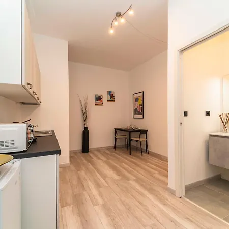 Apartment 2 B&business - 50 Mt Dalle Molinette, 300 Mt Da Metro Spezia, 1k M Da Lingotto Fiere Turin